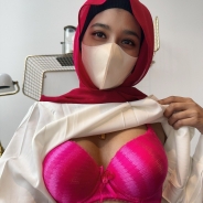 Would you jerk off if I sent you my nudes?