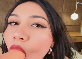 Curvy Brunette Has Fun Fucking Her Pussy Hole