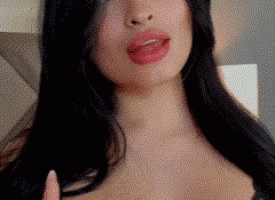 Hot Babe Plays her huge tits