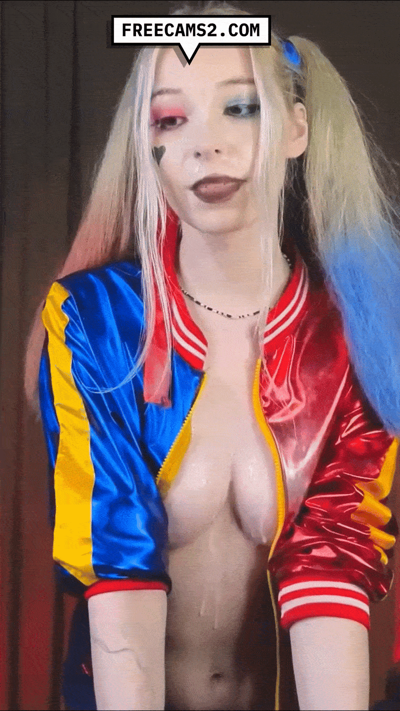 Naughty Babe in Harley Quinn Cosplay 