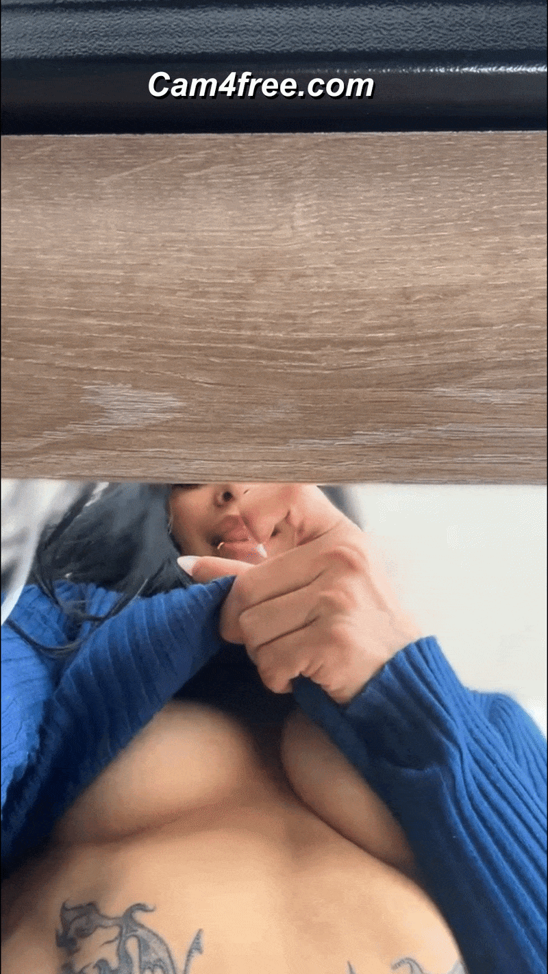 Naughty Babe Tries To Get Naughty in Public